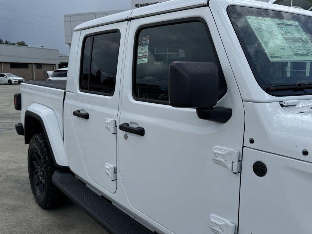 new 2025 Jeep Gladiator car, priced at $41,060