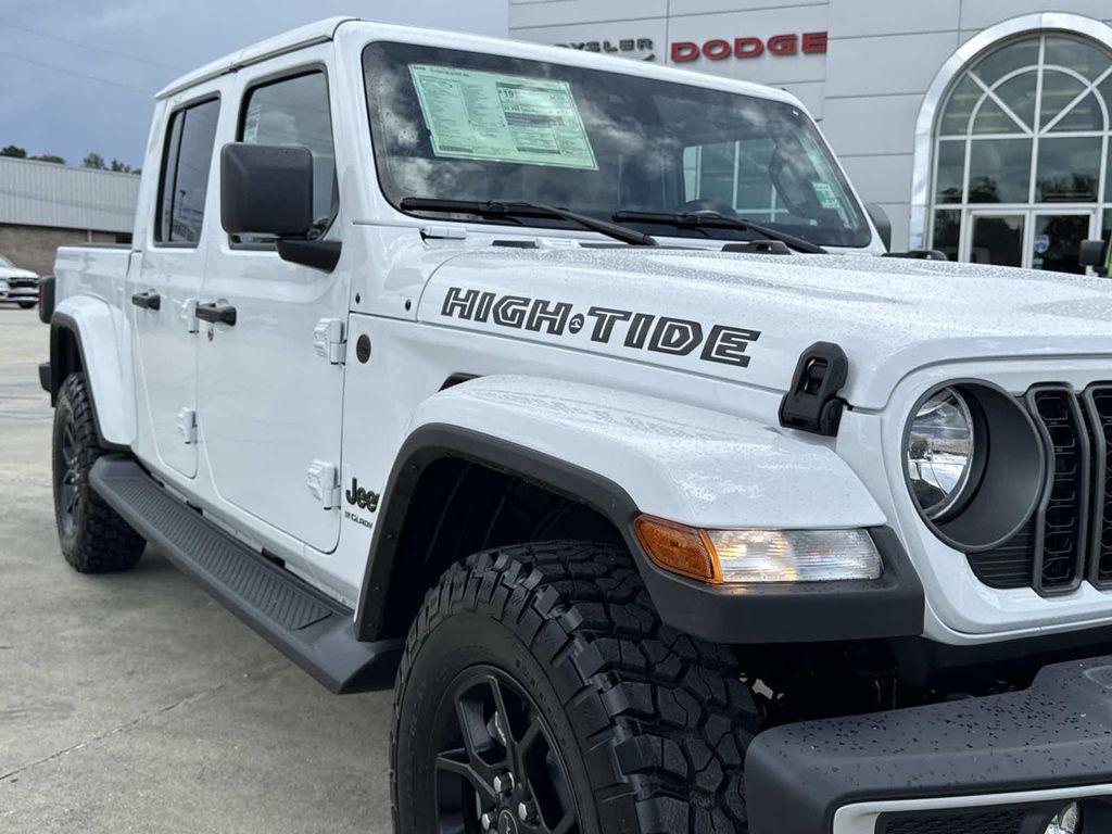 new 2025 Jeep Gladiator car, priced at $41,060