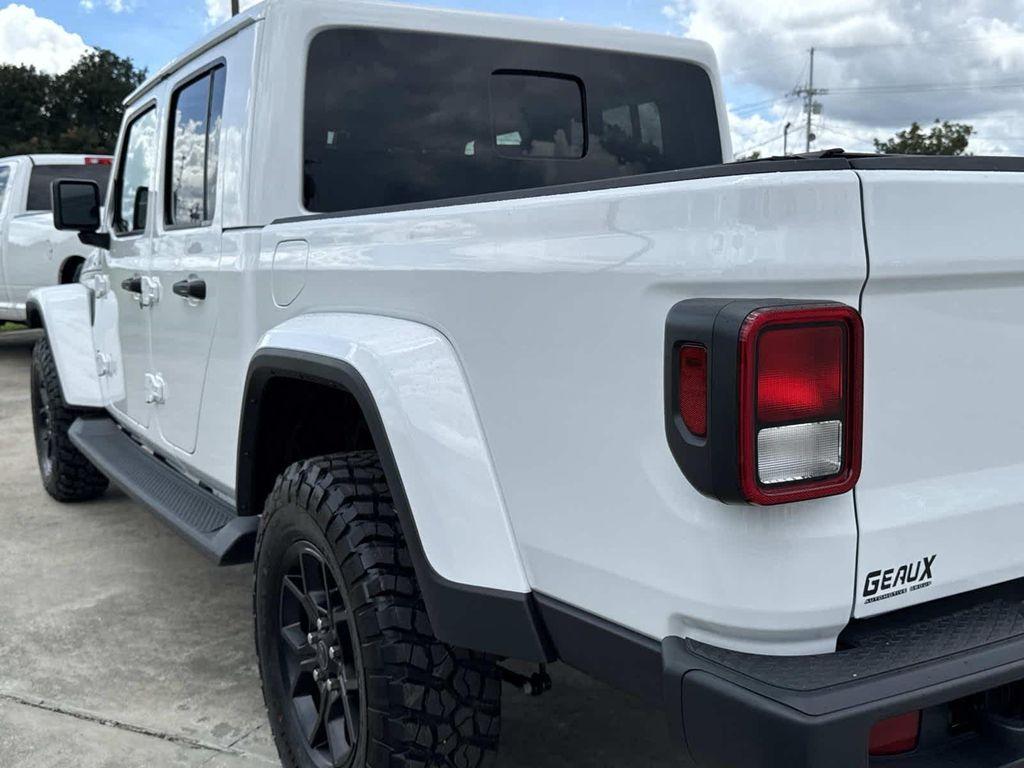 new 2025 Jeep Gladiator car, priced at $41,060