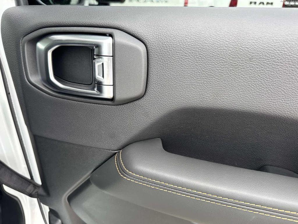 new 2025 Jeep Gladiator car, priced at $41,060