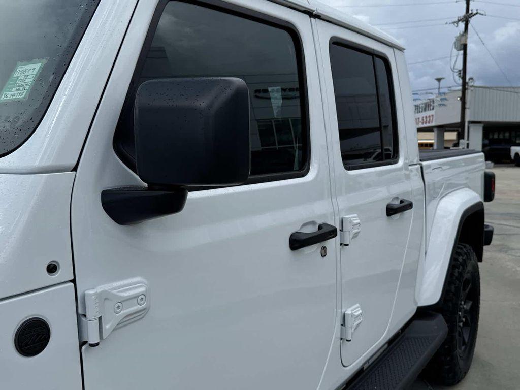 new 2025 Jeep Gladiator car, priced at $41,060