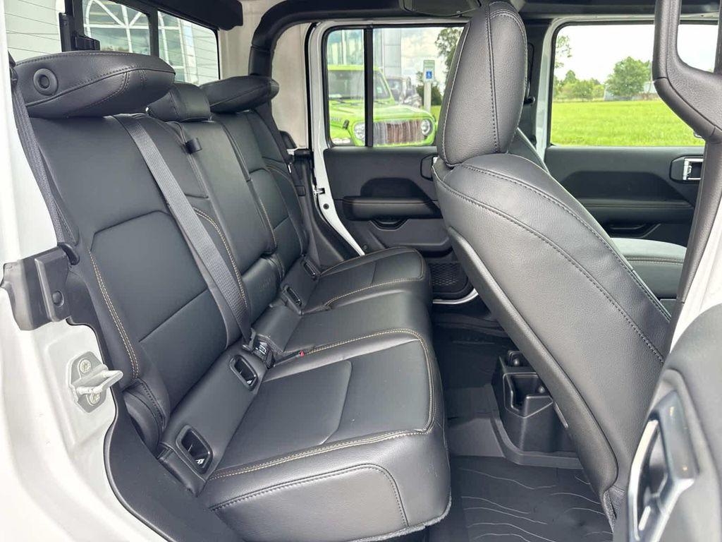 new 2025 Jeep Gladiator car, priced at $41,060