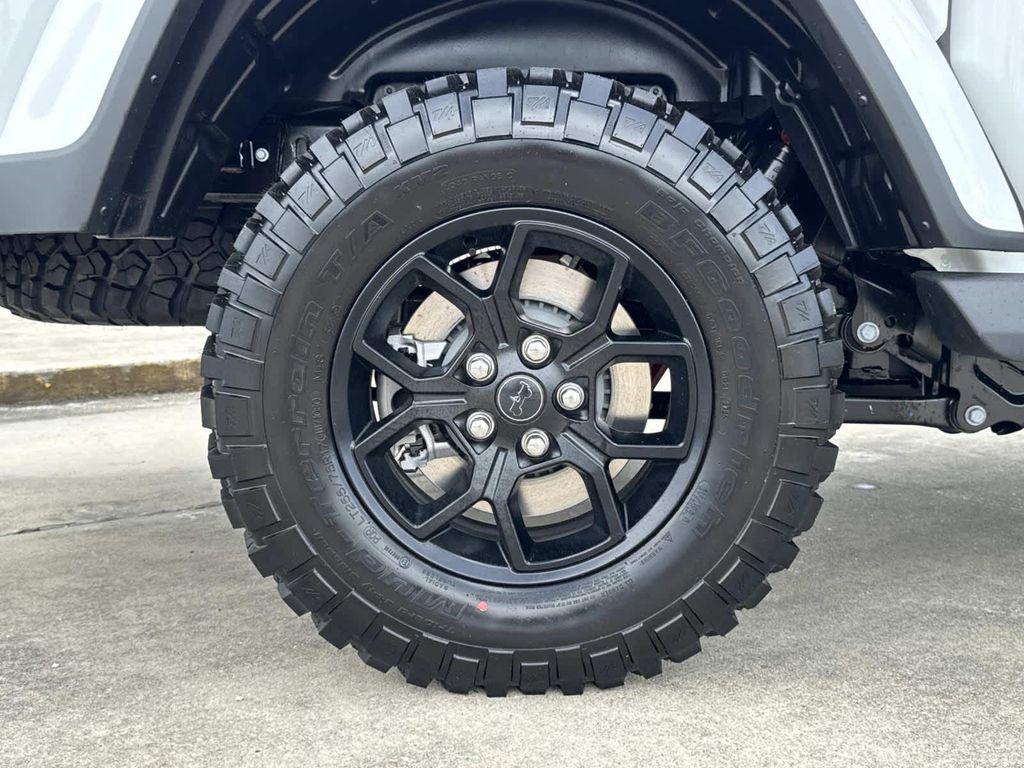 new 2025 Jeep Gladiator car, priced at $41,060