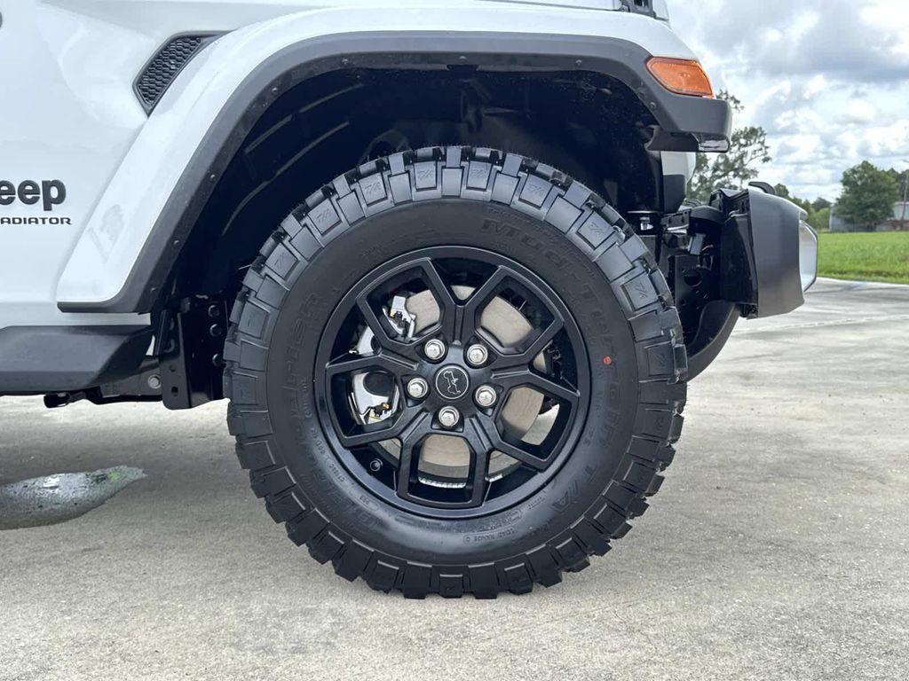 new 2025 Jeep Gladiator car, priced at $41,060