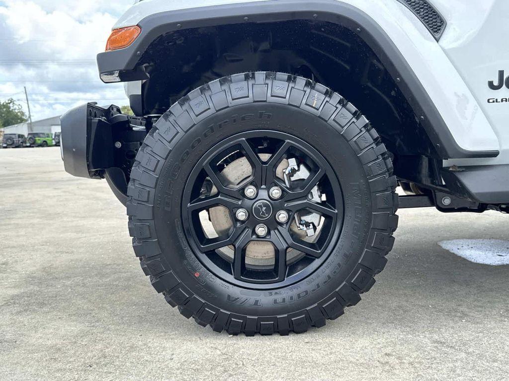 new 2025 Jeep Gladiator car, priced at $41,060