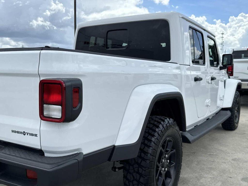 new 2025 Jeep Gladiator car, priced at $41,060