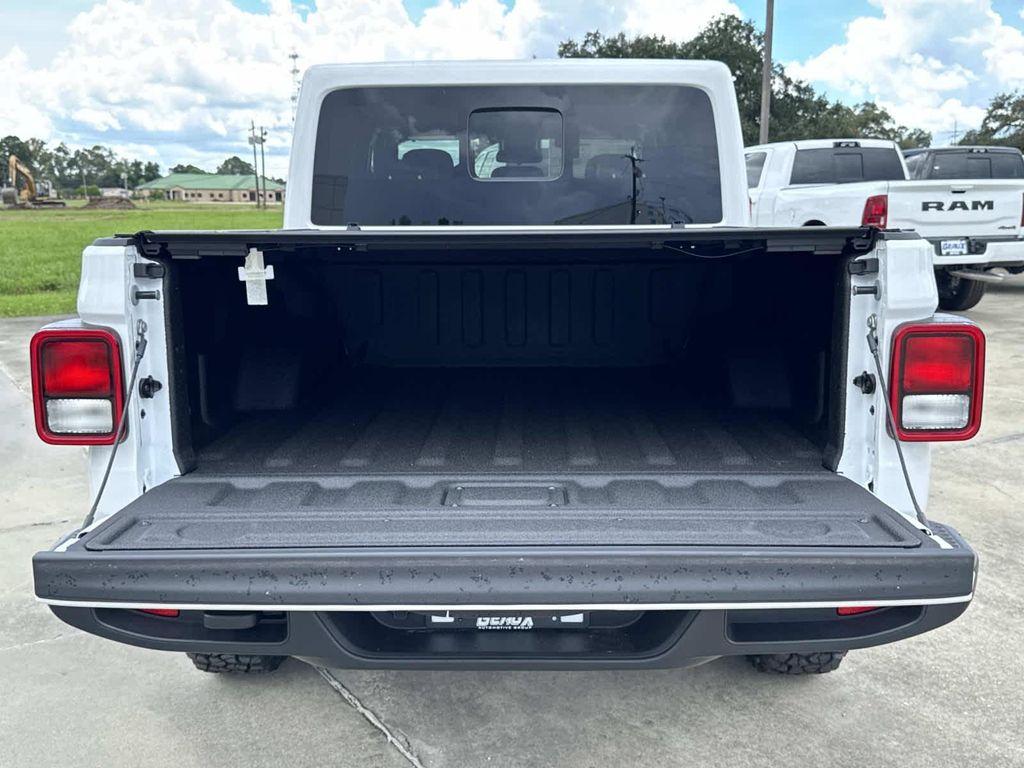 new 2025 Jeep Gladiator car, priced at $41,060