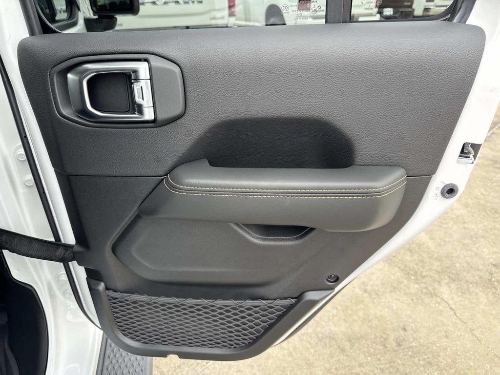 new 2025 Jeep Gladiator car, priced at $41,060