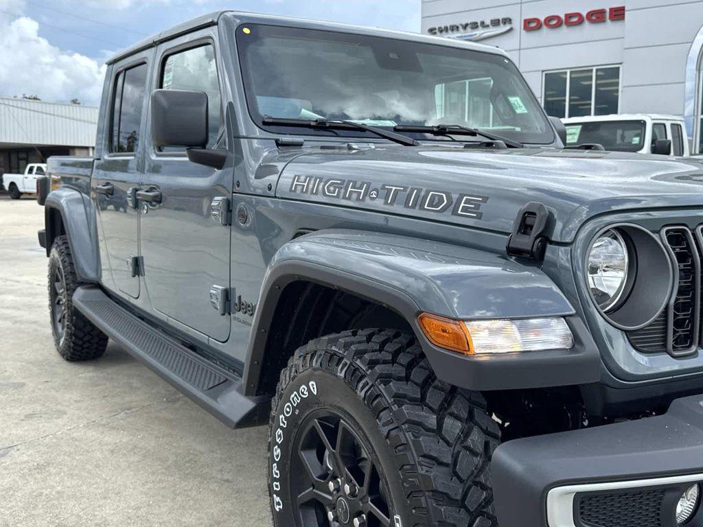 new 2025 Jeep Gladiator car, priced at $42,105