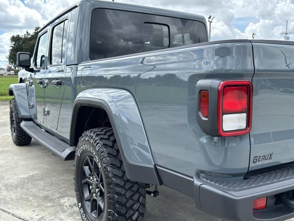 new 2025 Jeep Gladiator car, priced at $42,105