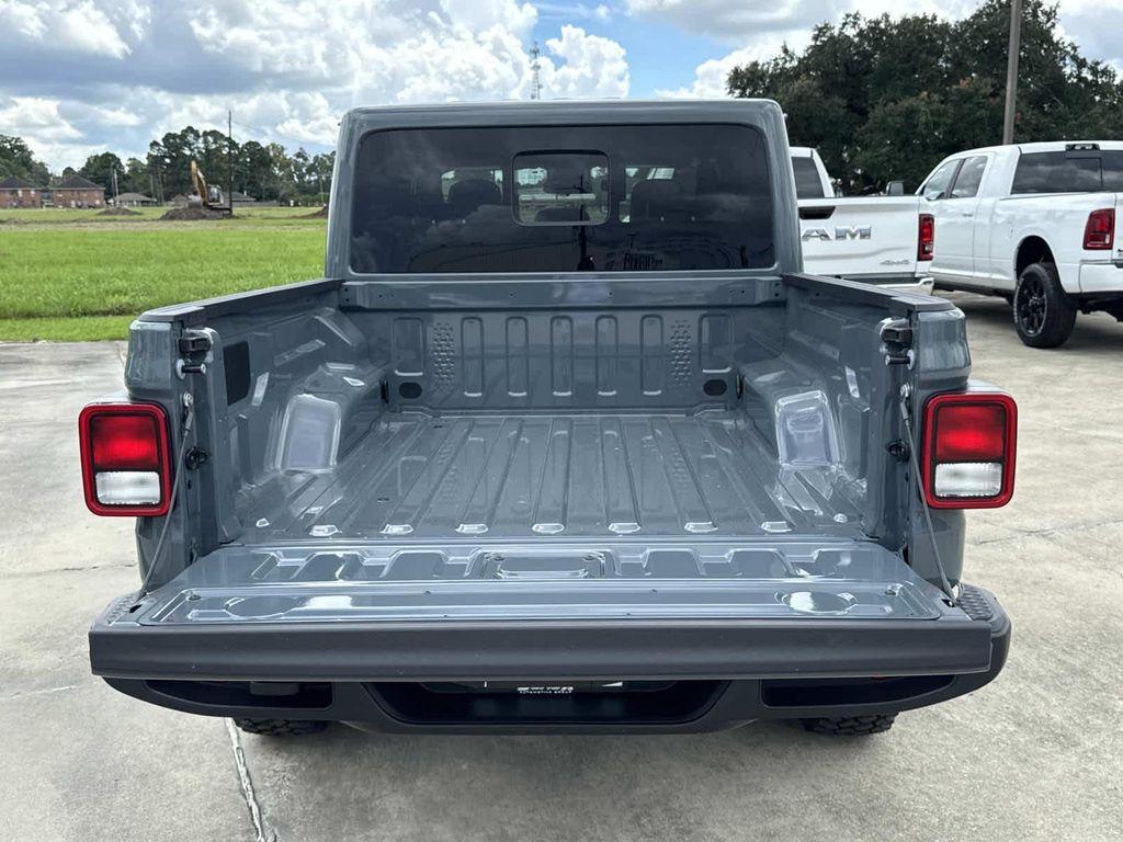 new 2025 Jeep Gladiator car, priced at $42,105