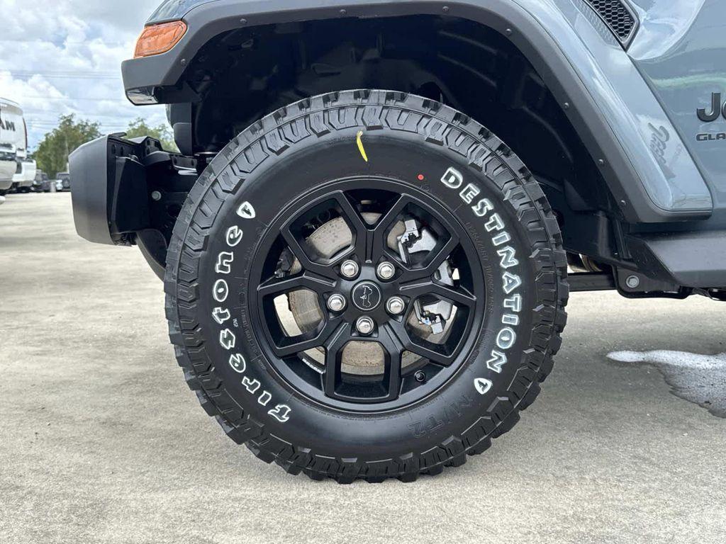 new 2025 Jeep Gladiator car, priced at $42,105