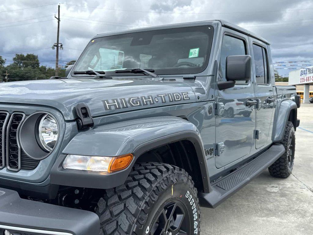 new 2025 Jeep Gladiator car, priced at $42,105