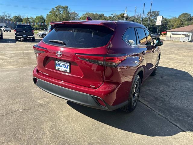 used 2022 Toyota Highlander car, priced at $32,997