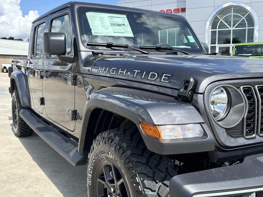 new 2025 Jeep Gladiator car, priced at $42,105