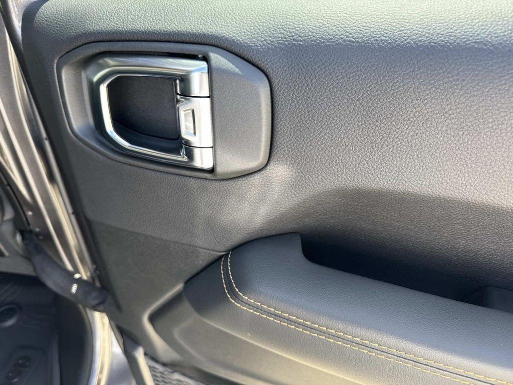 new 2025 Jeep Gladiator car, priced at $42,105