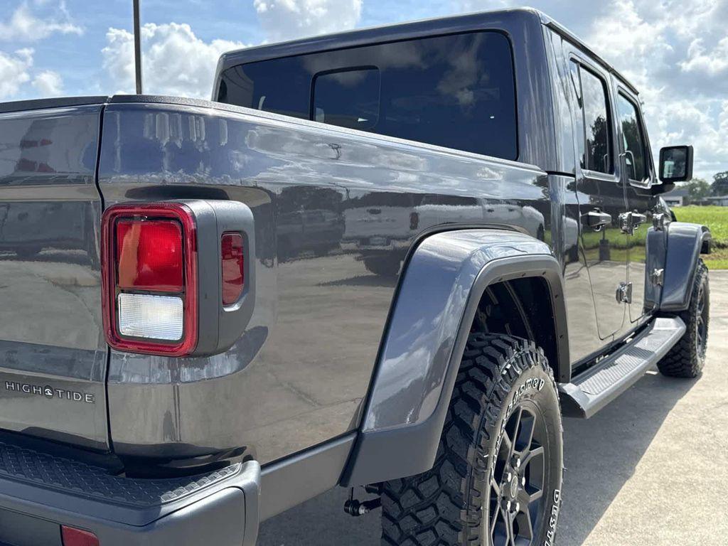 new 2025 Jeep Gladiator car, priced at $42,105