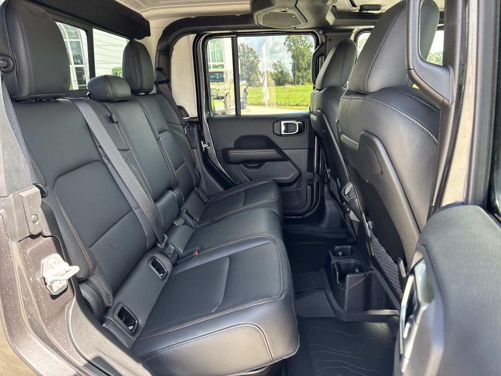 new 2025 Jeep Gladiator car, priced at $42,105