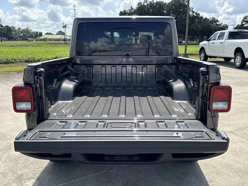 new 2025 Jeep Gladiator car, priced at $42,105