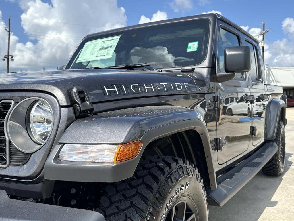 new 2025 Jeep Gladiator car, priced at $42,105