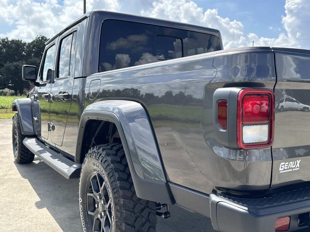 new 2025 Jeep Gladiator car, priced at $42,105