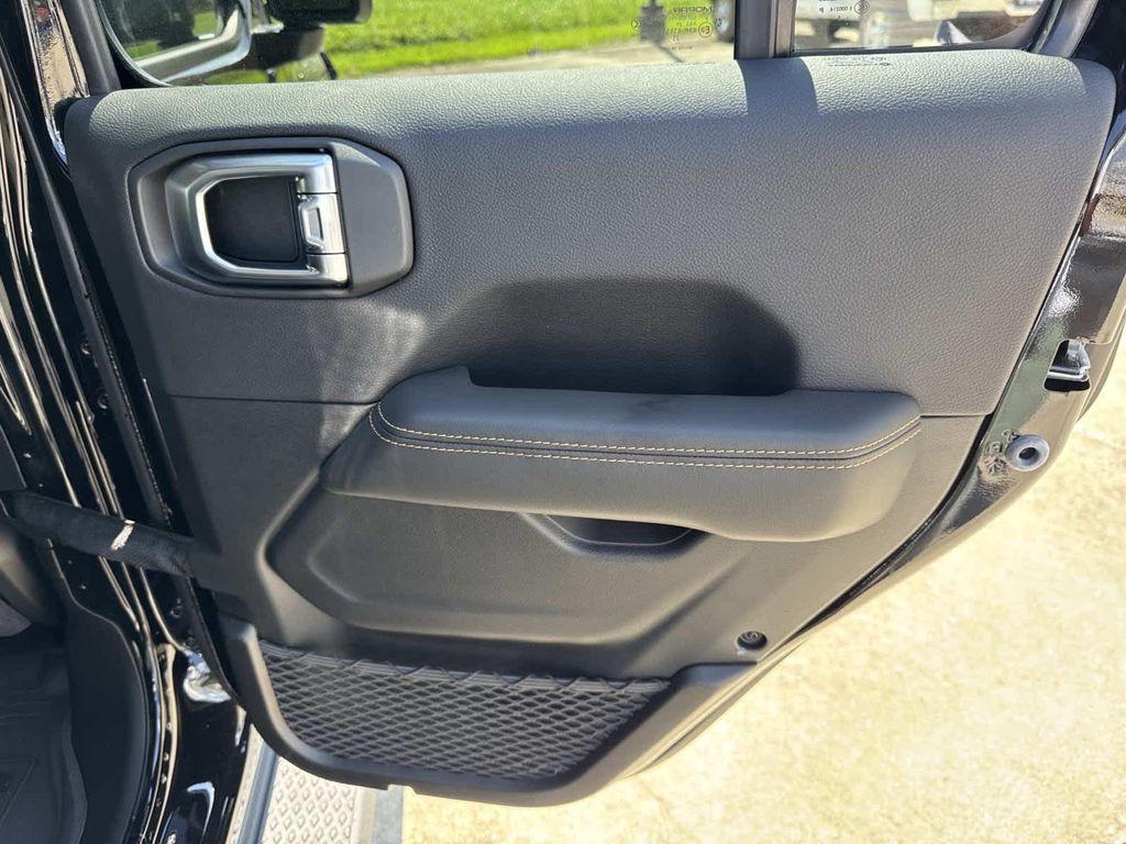 new 2025 Jeep Gladiator car, priced at $42,660