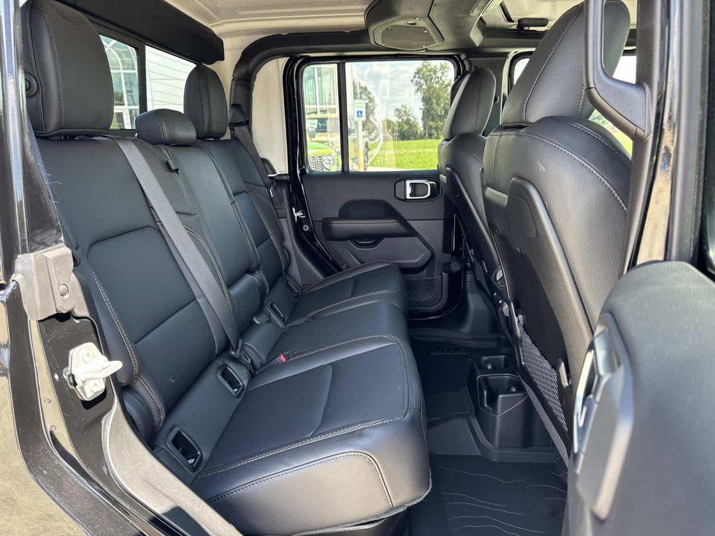 new 2025 Jeep Gladiator car, priced at $42,660