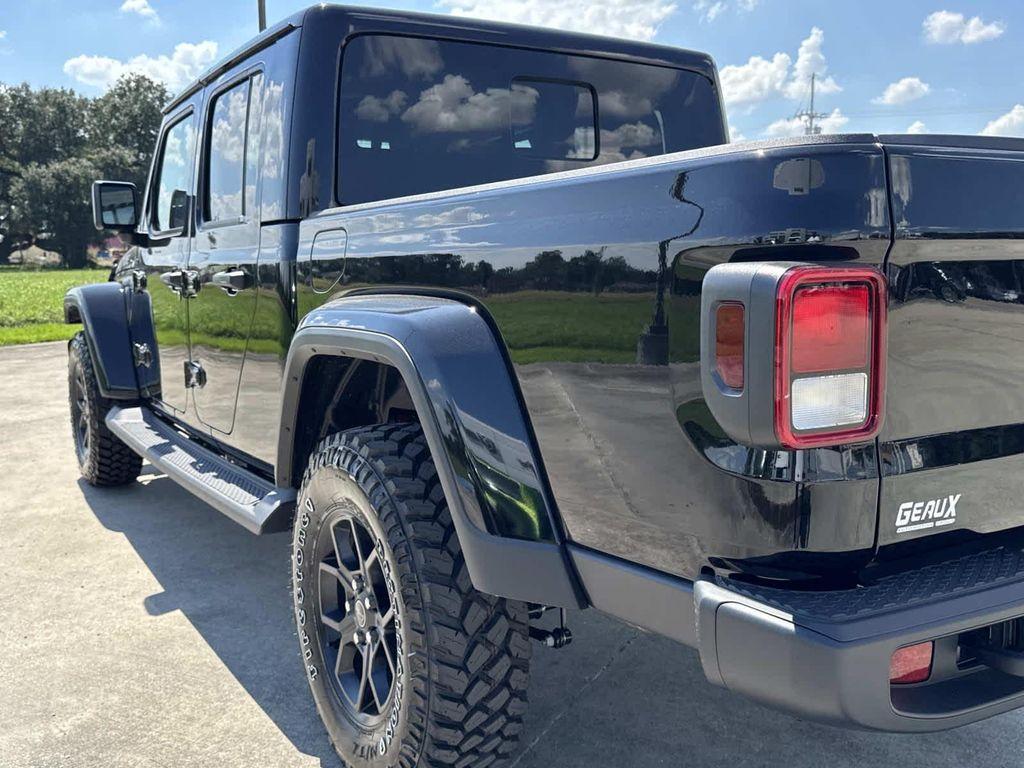 new 2025 Jeep Gladiator car, priced at $42,660