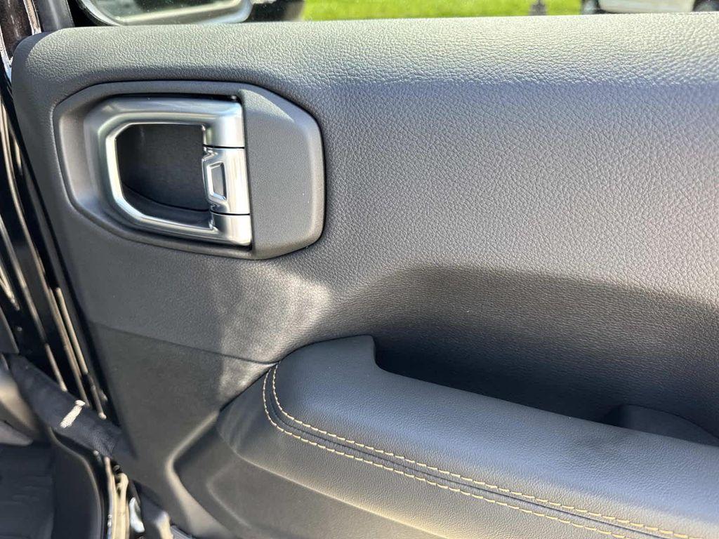 new 2025 Jeep Gladiator car, priced at $42,660