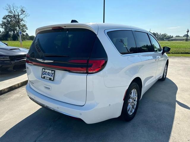 new 2024 Chrysler Pacifica car, priced at $44,350