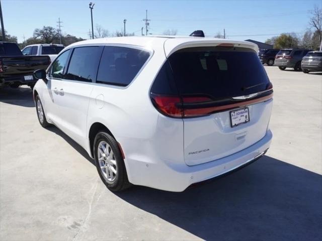 new 2024 Chrysler Pacifica car, priced at $44,350