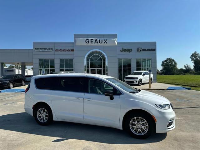 new 2024 Chrysler Pacifica car, priced at $44,350