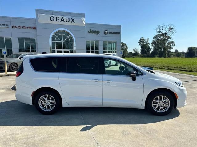 new 2024 Chrysler Pacifica car, priced at $44,350