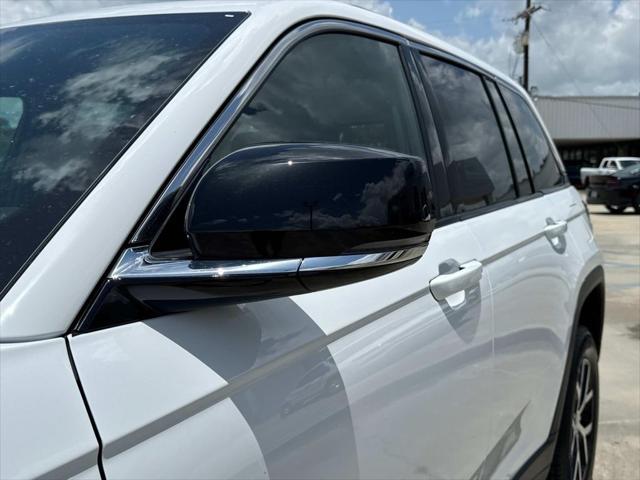 new 2025 Jeep Grand Cherokee car, priced at $47,415