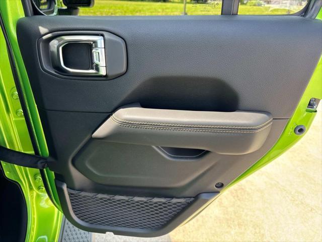new 2025 Jeep Gladiator car, priced at $48,685