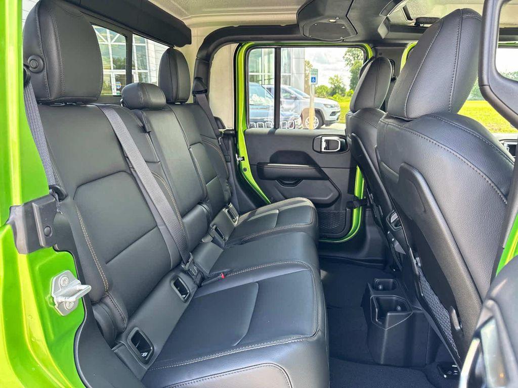 new 2025 Jeep Gladiator car, priced at $41,935