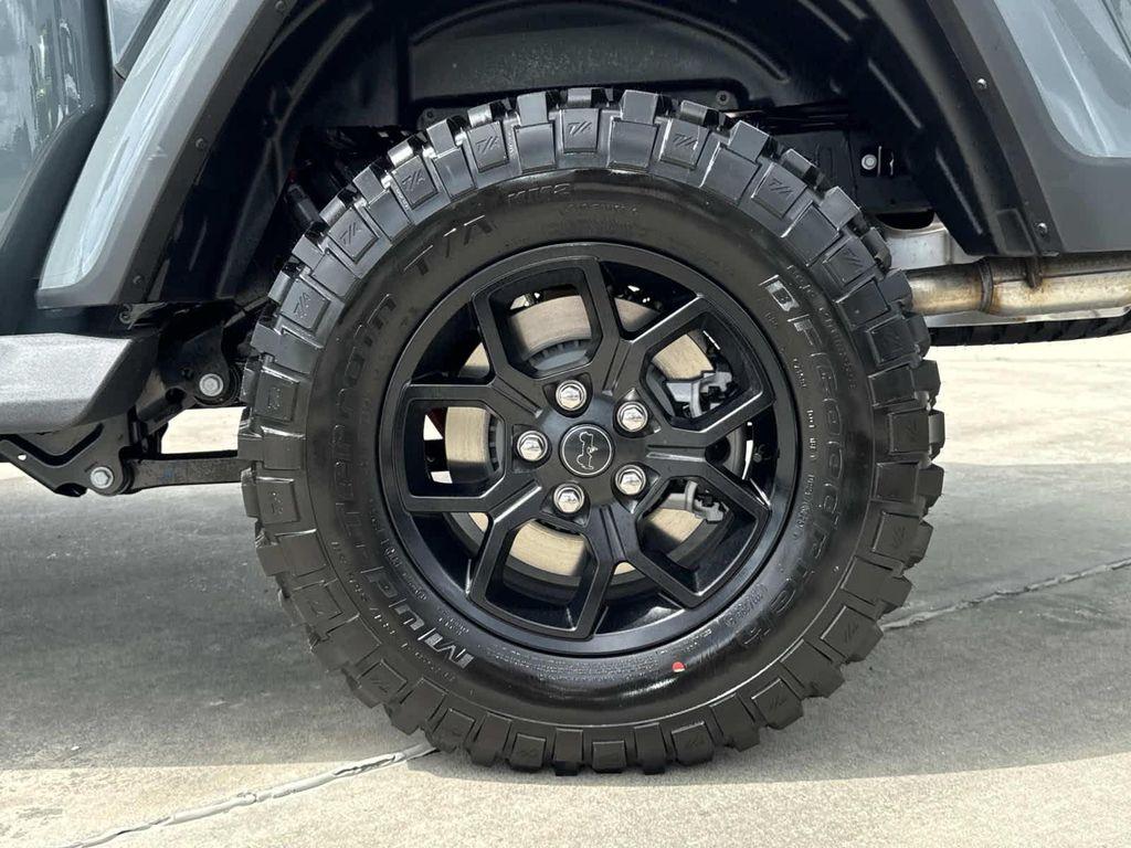 new 2025 Jeep Gladiator car, priced at $42,660