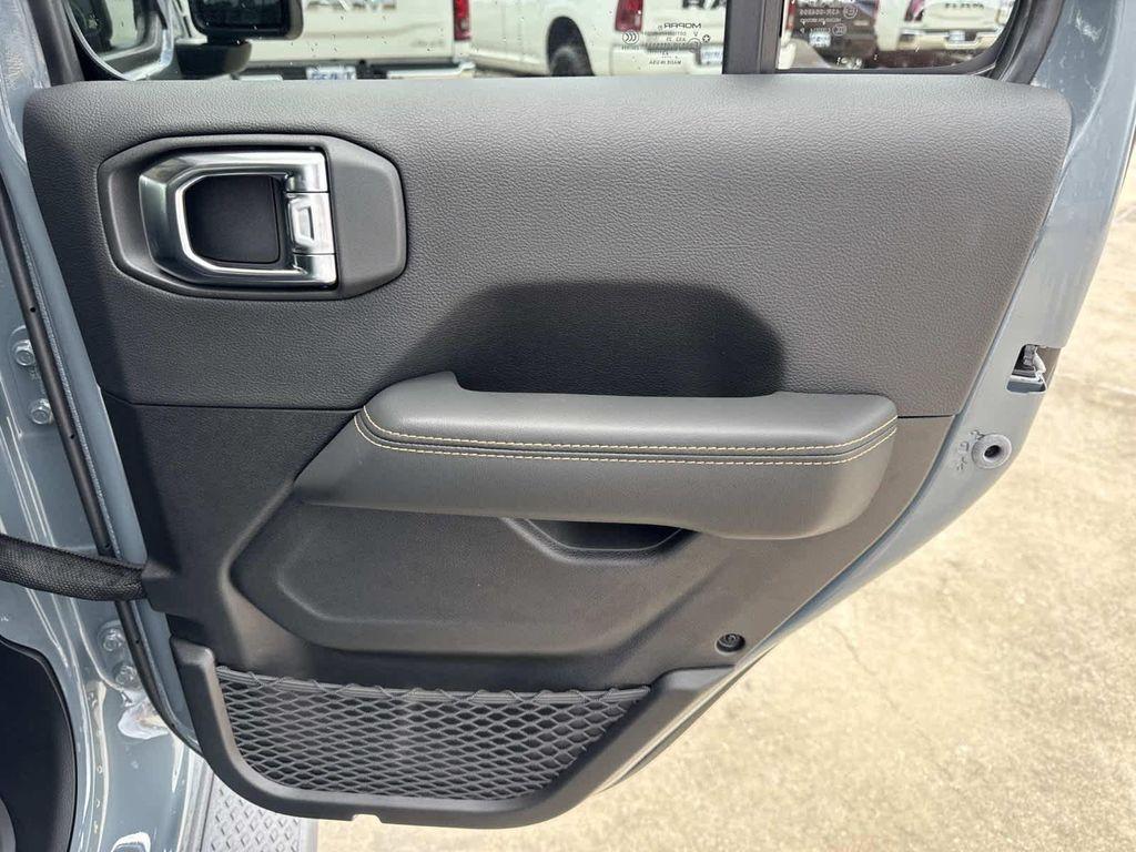 new 2025 Jeep Gladiator car, priced at $42,660