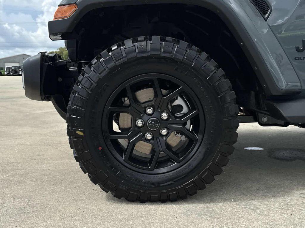 new 2025 Jeep Gladiator car, priced at $42,660