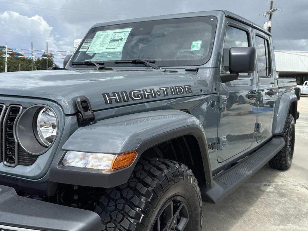 new 2025 Jeep Gladiator car, priced at $42,660
