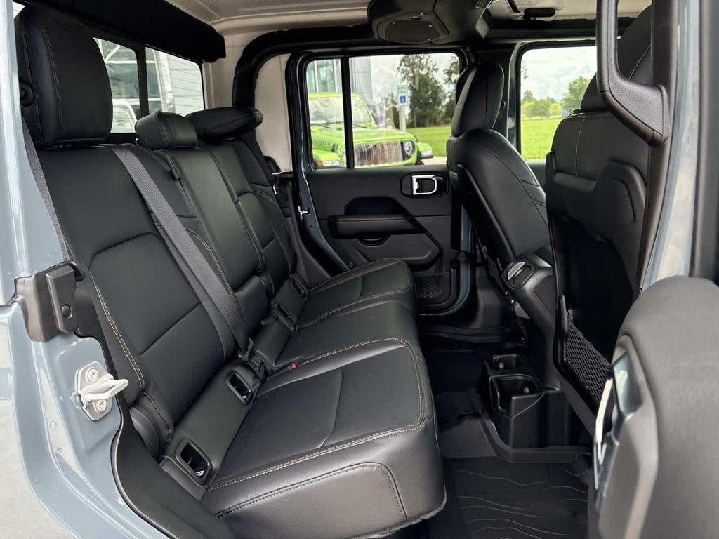 new 2025 Jeep Gladiator car, priced at $42,660