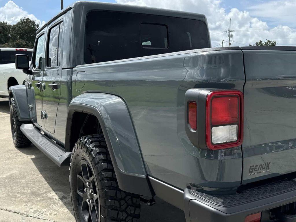 new 2025 Jeep Gladiator car, priced at $42,660