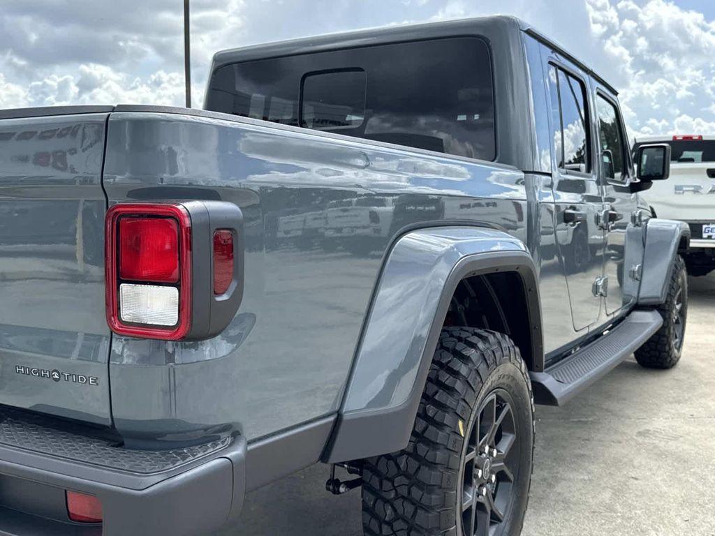 new 2025 Jeep Gladiator car, priced at $42,660