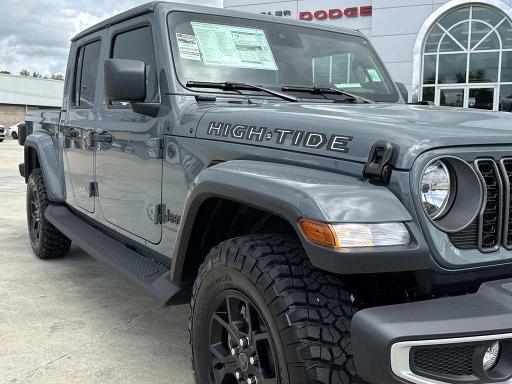 new 2025 Jeep Gladiator car, priced at $42,660
