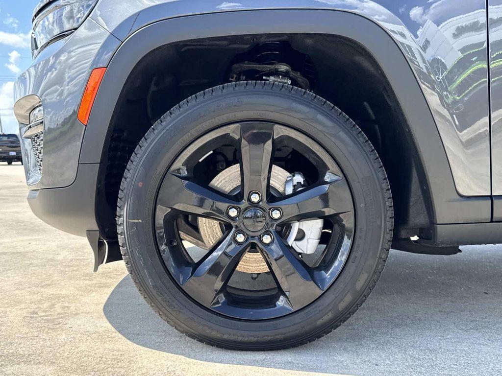new 2025 Jeep Grand Cherokee car, priced at $42,985