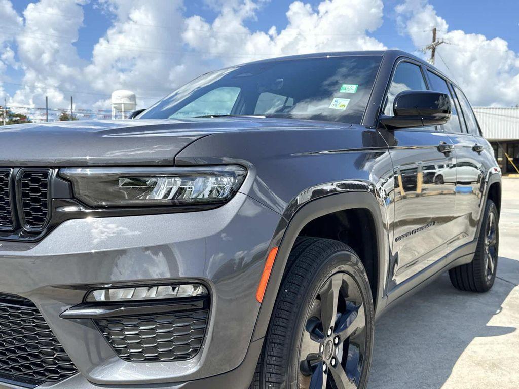 new 2025 Jeep Grand Cherokee car, priced at $42,985