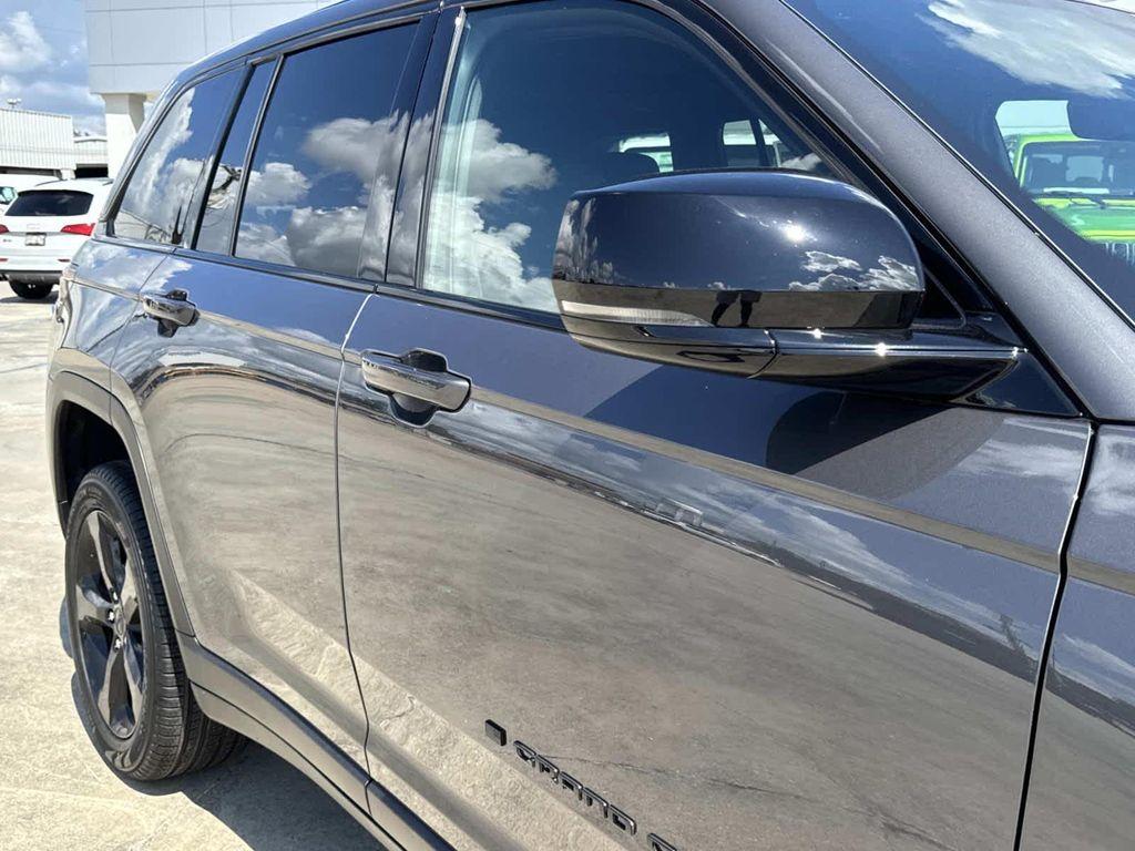 new 2025 Jeep Grand Cherokee car, priced at $42,985