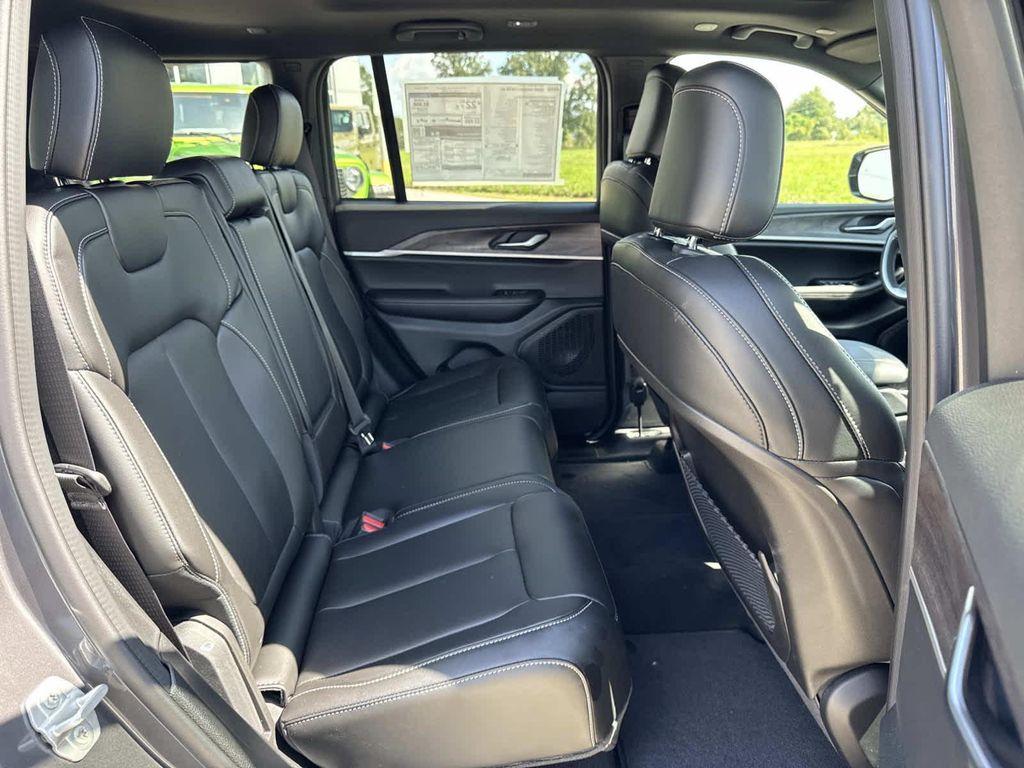 new 2025 Jeep Grand Cherokee car, priced at $42,985