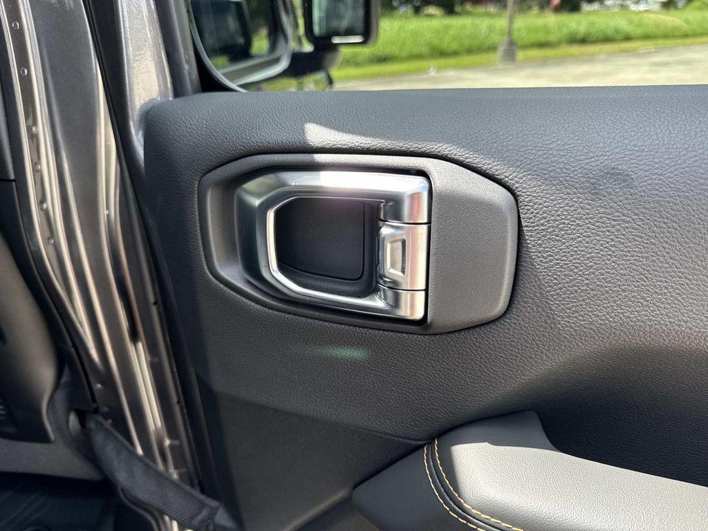 new 2025 Jeep Gladiator car, priced at $43,955