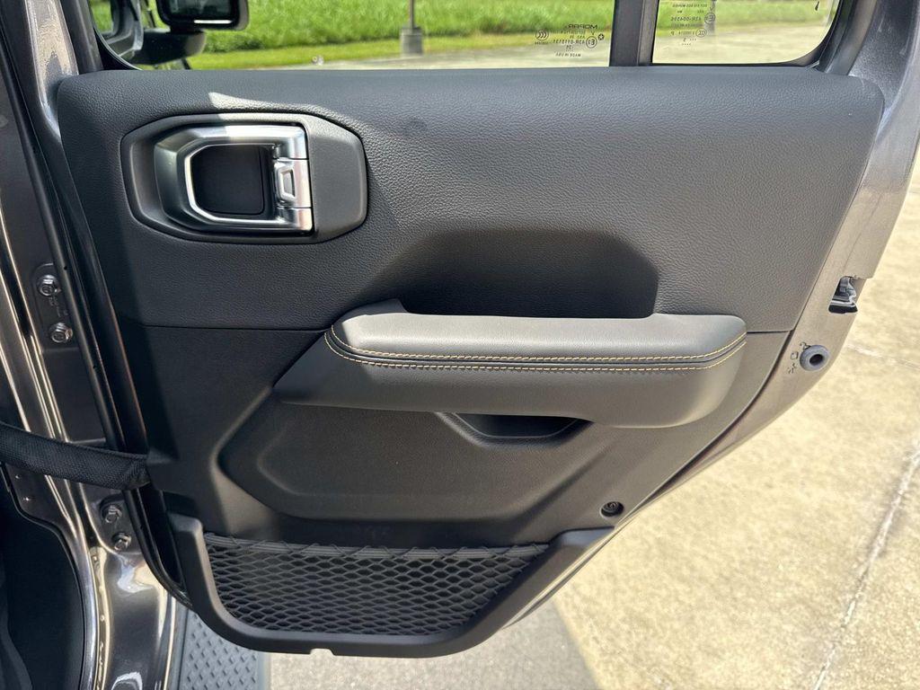 new 2025 Jeep Gladiator car, priced at $43,955